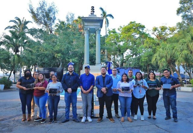 ¡Hoy, en el Día Mundial del Internet, Santa Tecla se lanza al futuro conectada! ✨🌐 la  Alcaldía Municipal de Santa Tecla, en colaboración con la Secretaría de Innovación, ha inaugurado la conectividad de alta velocidad de Starlink en El parque San Martin, el primero de muchos espacios publicos que tendran acceso a internet gratuito de primer nivel. 🚀
 
🔗#santatecla #starlink #conectividaddealtavelocidad #diamundialdelinternet #InternetSatelital #elsalvador 
#elsalvadorconectado #innovation #tenologia #santatecladigital
